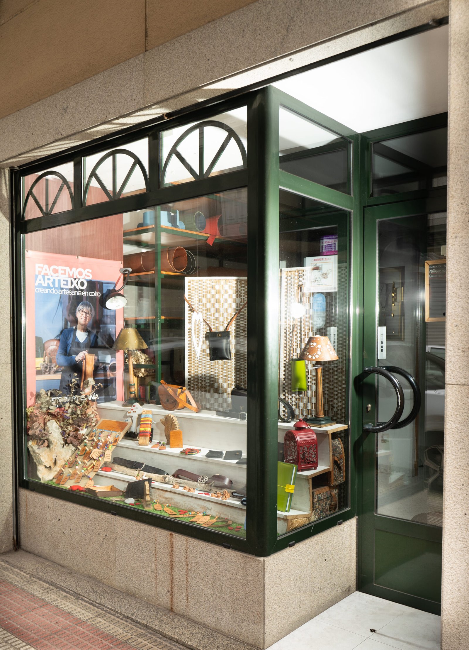 ccaarteixo-luz-ferro1